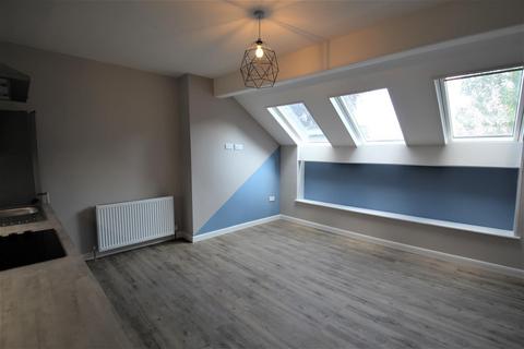 2 bedroom apartment to rent, The Towers, Armley, Leeds, LS12 3SQ