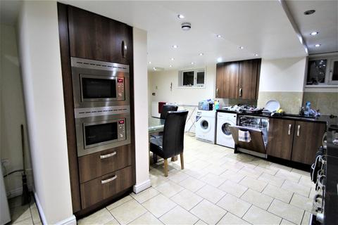 1 bedroom in a house share to rent, St Michaels Villas, Headingley, Leeds, LS6 3AF