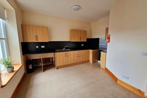 2 bedroom house to rent, 7 Lower Cardiff Road, Pwllheli