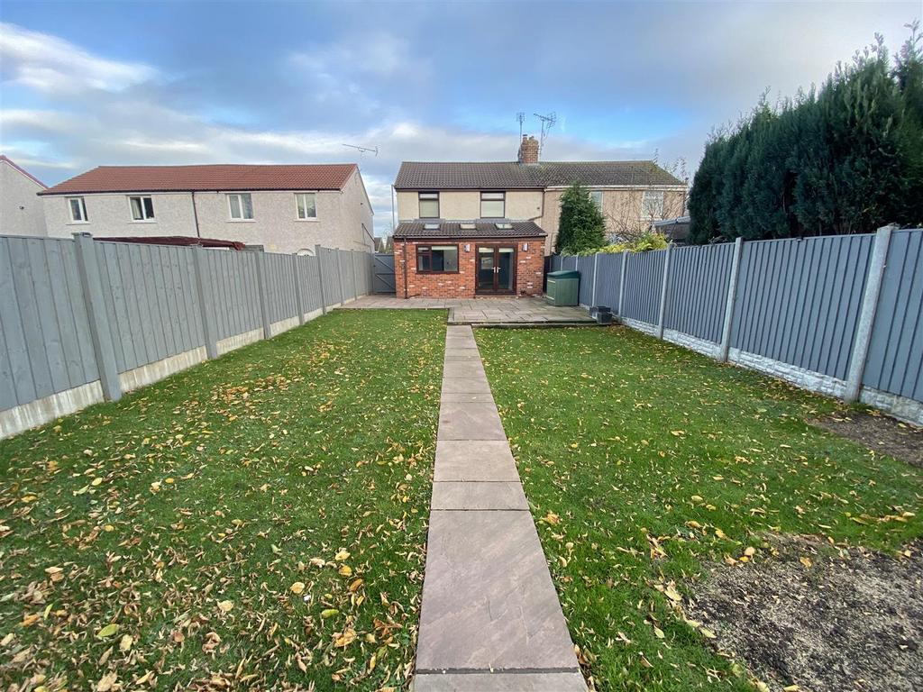 Mansfield Road, Clowne, Chesterfield 3 bed semidetached house £900