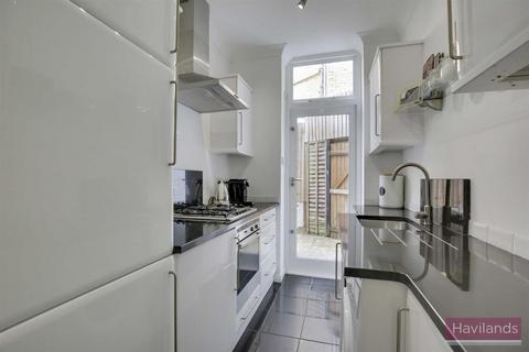 2 bedroom flat to rent, Compton Road, Winchmore Hill, N21