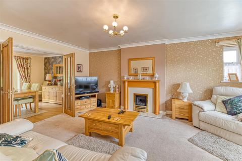 4 bedroom detached house for sale, Lady Richeld Close, Runcorn