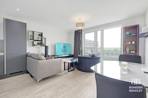 1 bedroom flat for sale, Chamberlain Court, Ironworks Way, London