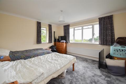 11 Barnfield Close, Hastings, TN34 1TS