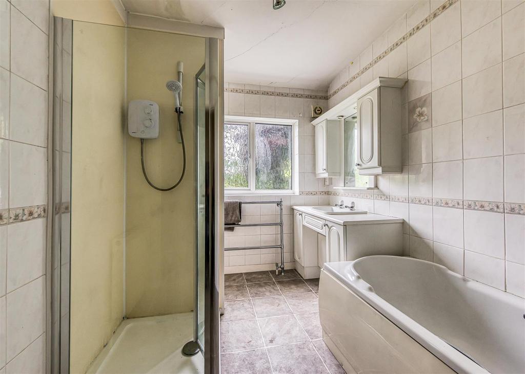 34 Keepers Lane Bathroom.jpg