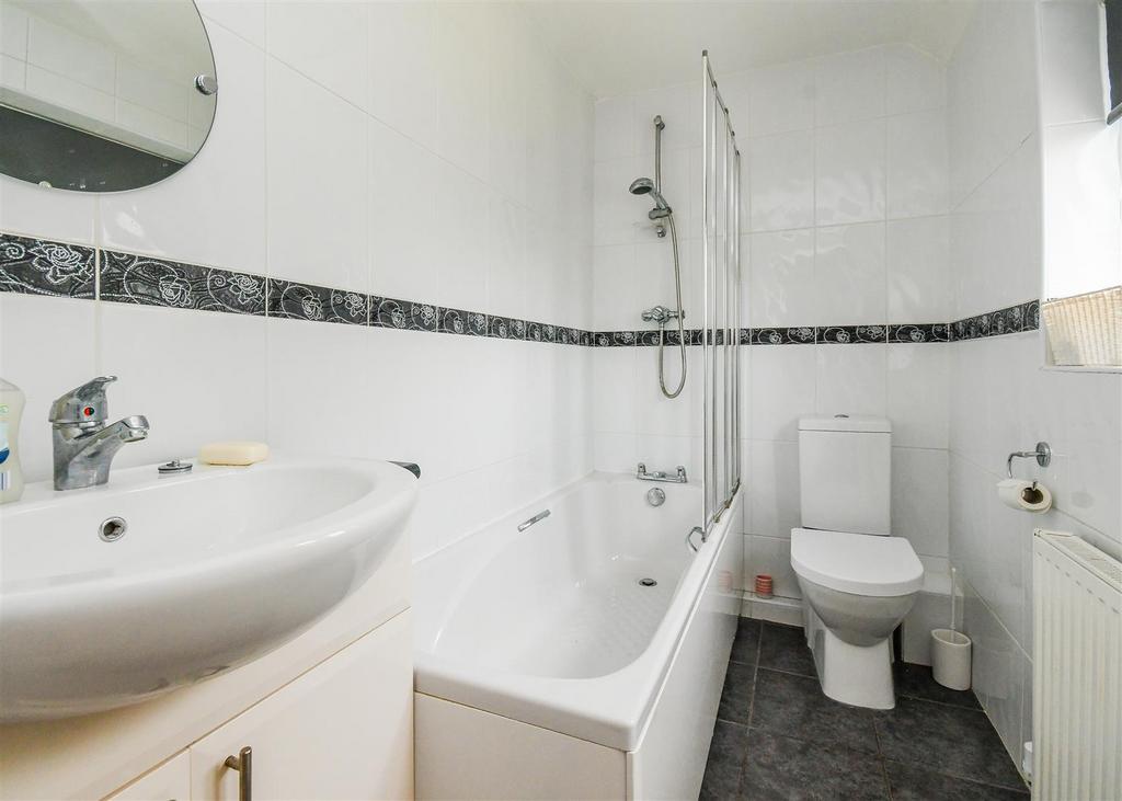 164 Cornwall Road - Bathroom.jpg