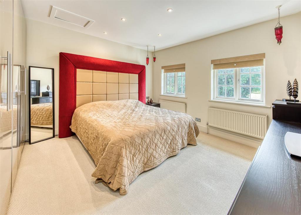 14 Wergs Hall Road bed3.jpg