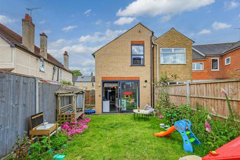 16 Manor Road, Chelmsford, CM2 0EP