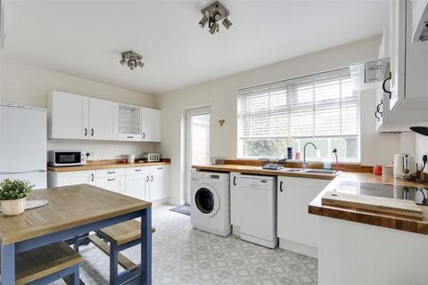 20 Beardsmore Grove, Hucknall, Nottingham, NG15 8AW