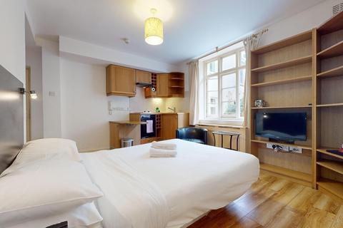 Studio to rent, Cartwright Gardens