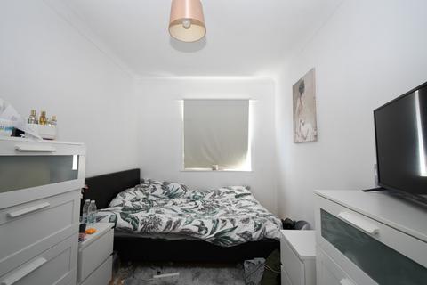 3 bedroom end of terrace house to rent, Waddington Road, London, E15