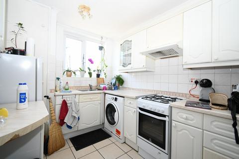 3 bedroom end of terrace house to rent, Waddington Road, London, E15