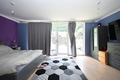 3 bedroom end of terrace house to rent, Waddington Road, London, E15