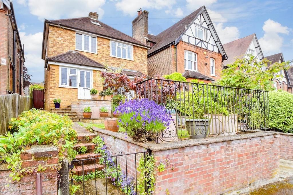 Belmont Road, Reigate, Surrey 3 bed detached house for sale £1,000,000