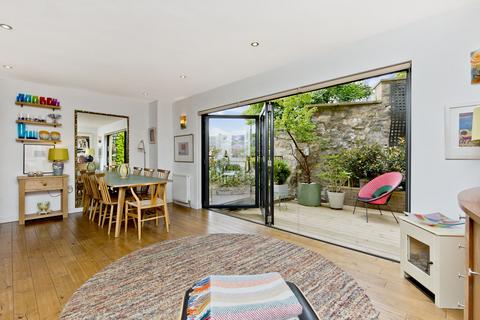 4 Upper Damside, Edinburgh, EH4 3UG