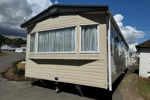 2 bedroom static caravan for sale, Solent Breezes Holiday Park, , Warsash SO31