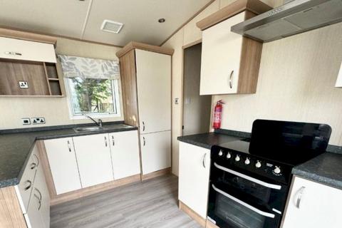 2 bedroom static caravan for sale, Solent Breezes Holiday Park, , Warsash SO31