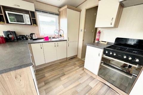 2 bedroom static caravan for sale, Solent Breezes Holiday Park, , Warsash SO31