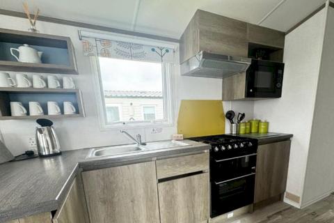 2 bedroom static caravan for sale, Solent Breezes Holiday Park, , Warsash SO31