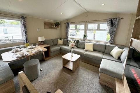 2 bedroom static caravan for sale, Solent Breezes Holiday Park, , Warsash SO31