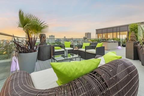 2 bedroom penthouse for sale, St Johns Hill, London, SW11