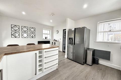 2 bedroom property for sale, Barton Road, Manchester M28