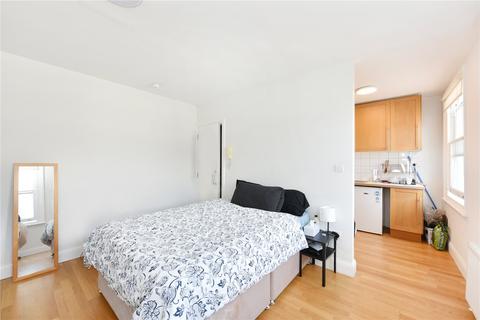 Studio to rent, Warbeck Road, London W12