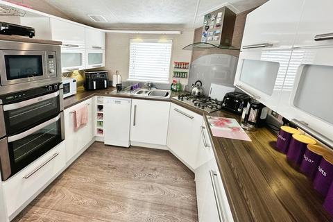 2 bedroom lodge for sale, Fairway House, Bath Road, Bawdrip, Bridgwater, TA7