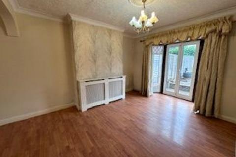 3 bedroom semi-detached house to rent, Kitchener Road, Dagenham