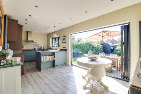 33 Agnes Avenue, Leigh-on-sea, SS9 3SX