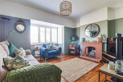 33 Agnes Avenue, Leigh-on-sea, SS9 3SX