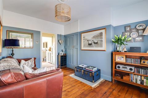 33 Agnes Avenue, Leigh-on-sea, SS9 3SX