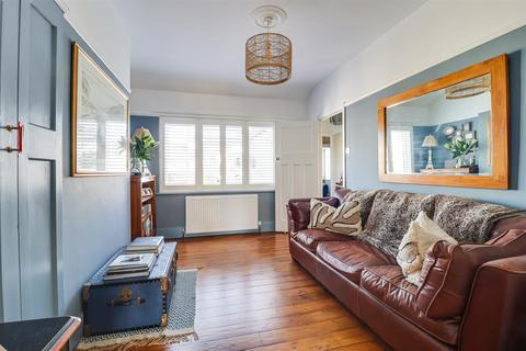 33 Agnes Avenue, Leigh-on-sea, SS9 3SX
