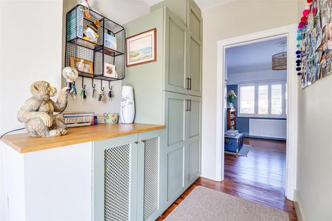 33 Agnes Avenue, Leigh-on-sea, SS9 3SX
