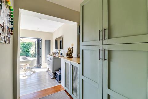 33 Agnes Avenue, Leigh-on-sea, SS9 3SX