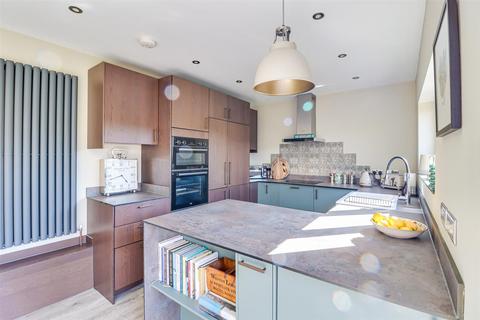 33 Agnes Avenue, Leigh-on-sea, SS9 3SX