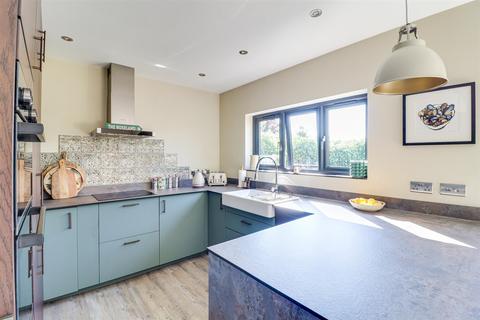 33 Agnes Avenue, Leigh-on-sea, SS9 3SX