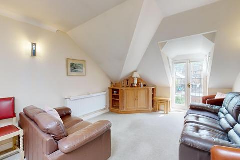 2 bedroom flat for sale, Lister Court, Cunliffe Road, Ilkley, LS29