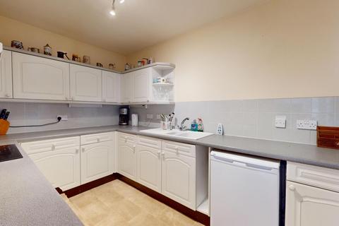 2 bedroom flat for sale, Lister Court, Cunliffe Road, Ilkley, LS29