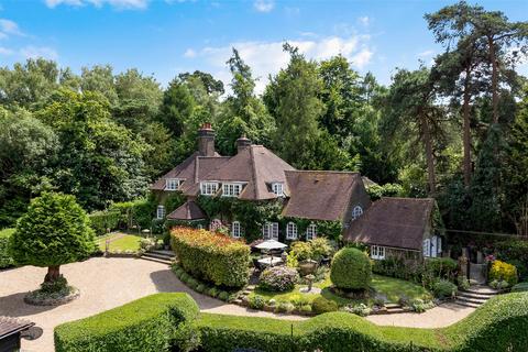 5 bedroom detached house for sale, High Road, Chipstead