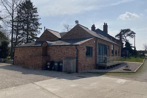 5 bedroom barn conversion to rent, The Brewery, Barkby Road, Beeby