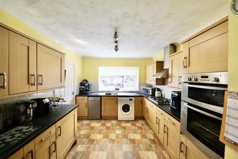 3 bedroom semi-detached house for sale, Ormerod Road, Hull