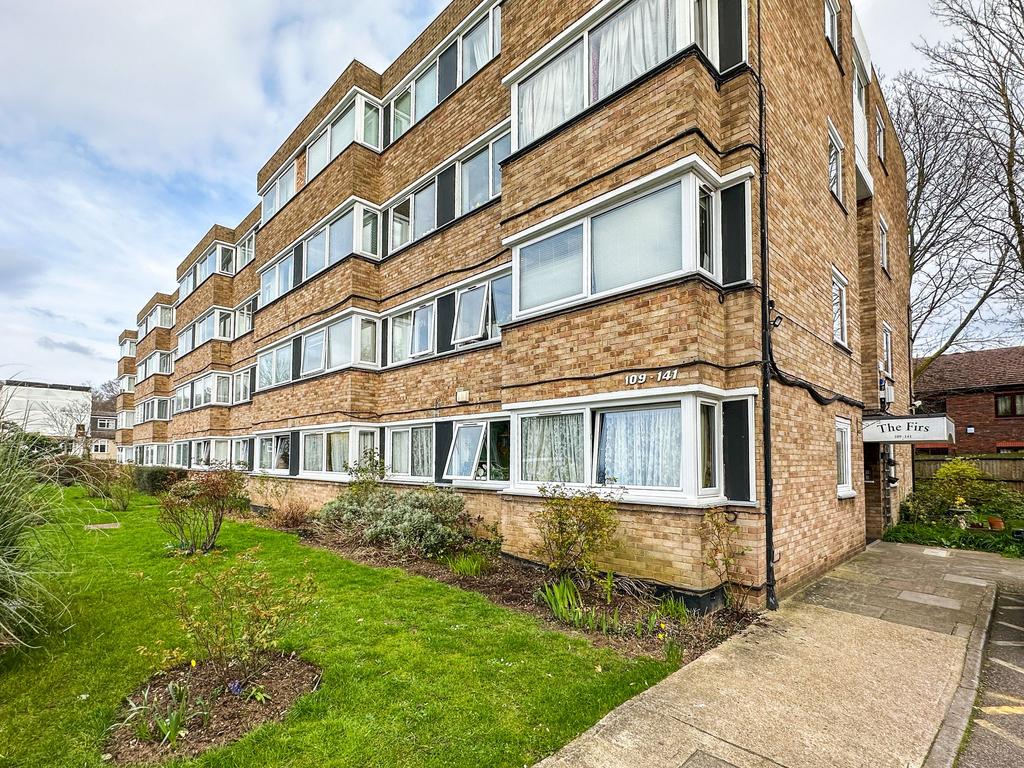 Queenswood Gardens, London, E11 2 bed flat for sale £240,000
