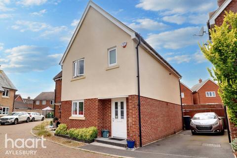 3 bedroom semi-detached house for sale, Lakeland Drive, Aylesbury