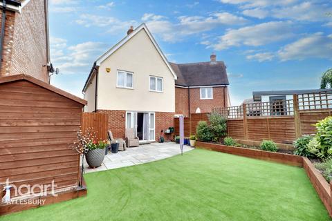 3 bedroom semi-detached house for sale, Lakeland Drive, Aylesbury