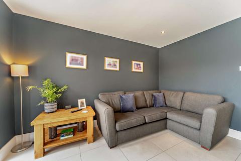 2 Spring Close, Upper Basildon, Reading, RG8 8JQ