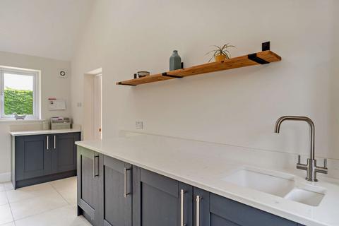 2 Spring Close, Upper Basildon, Reading, RG8 8JQ