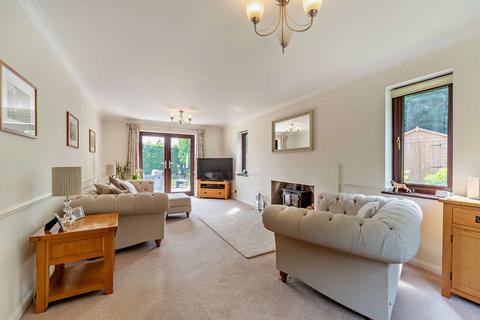 2 Spring Close, Upper Basildon, Reading, RG8 8JQ