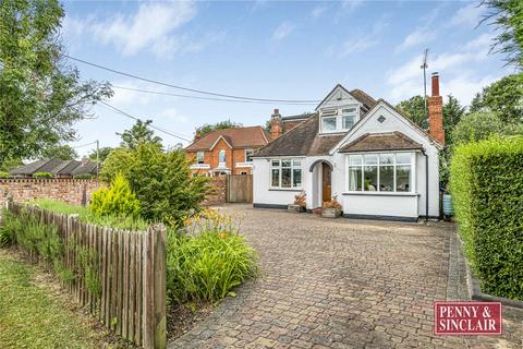 3 bedroom detached house for sale, Davis Street, Hurst, RG10 0TH