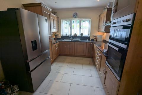 5 bedroom detached house for sale, Llys Y Foel, Foelgastell. Llanelli, SA14 7DW